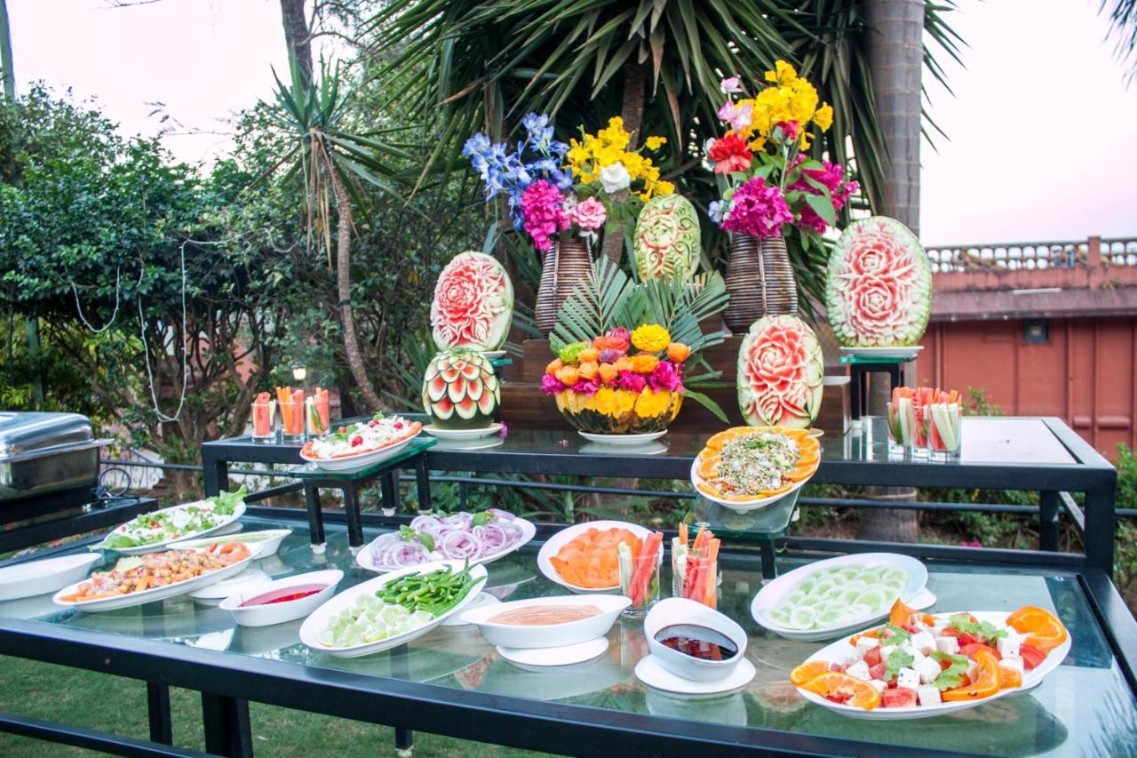 Pride Sun Village Resort & Spa Baga Exterior foto